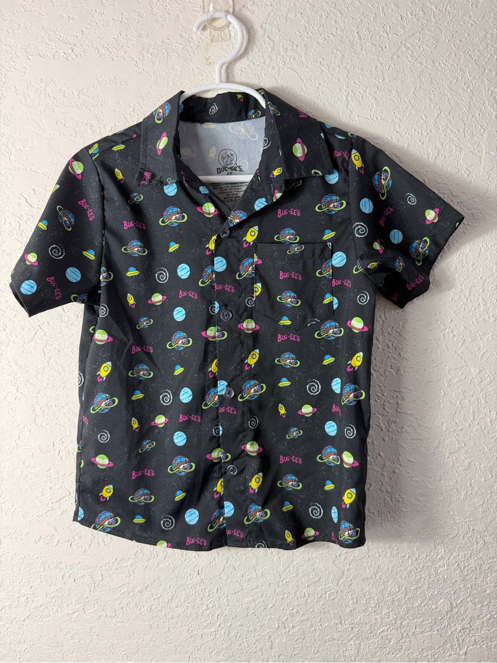 Buc-ee’s  Button Down Short Sleeve Space Theme Shirt Sz 4T